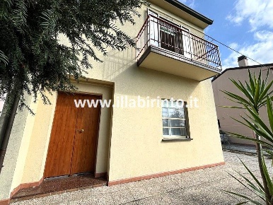 Foto Casa indipendente a Faenza di 209 m² in vendita