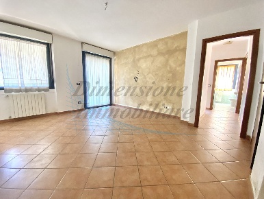 Foto Appartamento in Via IV Novembre 54, Cecina Cecina Centro di 100 m²