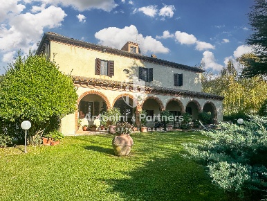 Foto Casale in Strada di Siano, Amelia di 338 m² con 11 locali in vendita