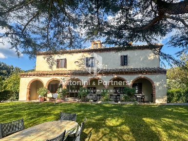 Foto Casale in Strada di Siano, Amelia di 338 m² con 11 locali in vendita