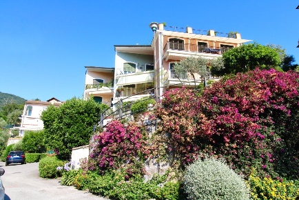 Foto Appartamento in Località Pianata 24, Rapallo di 95 m² con 4 locali