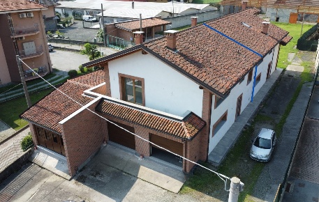 Foto Villa bifamiliare in Via Valle Po 15, Revello Centro di 333 m²