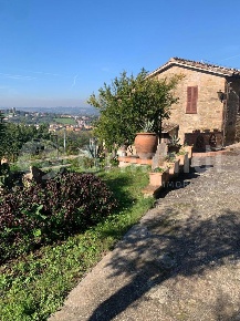 Foto Casa indipendente in Via dell'Acquedotto 1, Bettona di 274 m²