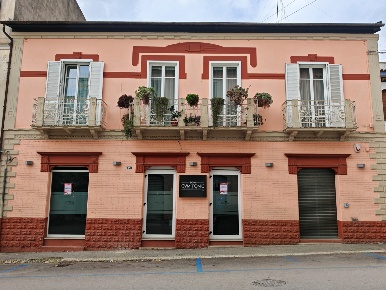 Foto Negozio in Corso Campano 124, Venafro Centro di 180 m² con 3 locali