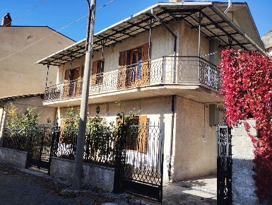 Foto Casa indipendente a Tagliacozzo San Donato di 200 m² in vendita