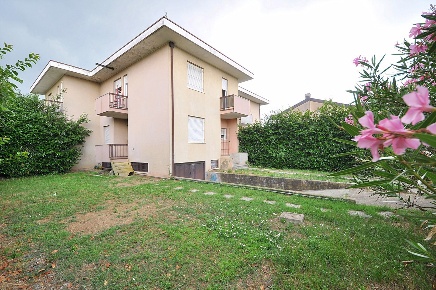Foto Villa unifamiliare a Inveruno Centro di 120 m² con 4 locali in vendita