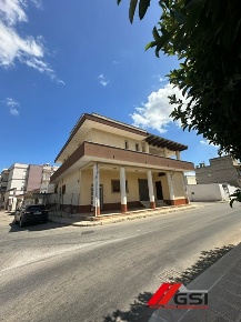 Foto Villa unifamiliare in Via De Amicis, San Michele Salentino di 166 m²