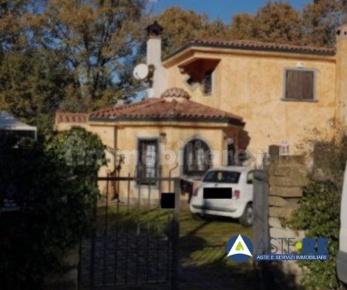 Foto Villa unifamiliare in Via dei Tigli 13 01036 Colle Farnese VT Italia,
