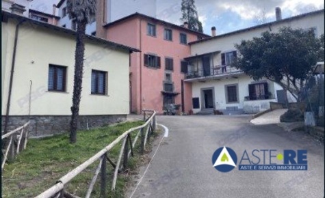 Foto Appartamento in Strada Roncone n. 20, Viterbo di 134 m² con 4 locali