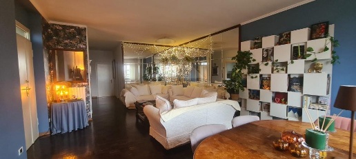 Foto Appartamento in Via San Benedetto, Assisi di 200 m² con 5 locali