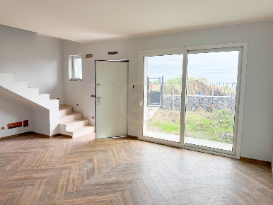 Foto Villa a schiera a Aci Sant'Antonio di 100 m² con 4 locali in vendita