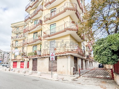 Foto Magazzino in Via Dell'età Moderna 3, Bisceglie di 27 m² con 1 locali