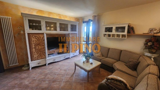 Foto Appartamento a Cascina Semicentro di 81 m² con 5 locali in vendita