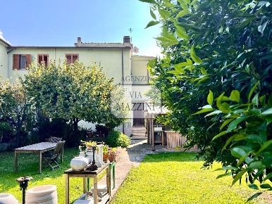 Foto Case semi ndipendenti a Seravezza Ripa Pozzi Querceta Ponterosso