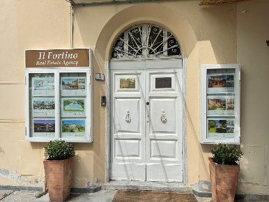 Foto Locale commerciale a Forte dei Marmi Centro di 30 m² con 1 locali