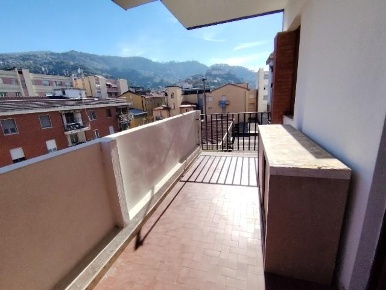 Foto Appartamento a Massa Centro di 105 m² con 5 locali in vendita