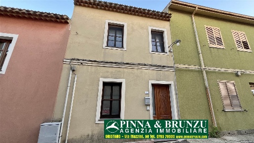 Foto Villa a schiera in Via Mazzini 3, Seneghe di 116 m² con 4 locali