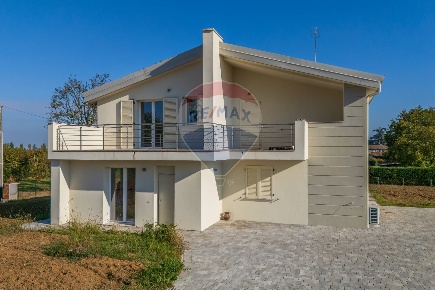 Foto Villa singola in Via Oliviero Ruozzi, Reggio nell'Emilia di 290 m²
