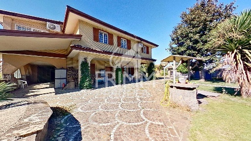 Foto Villa unifamiliare in Via Colle Savelli, Zagarolo Centro di 1980 m²