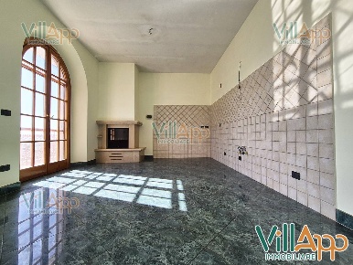 Foto Appartamento in Via Querce, Fondi Centro di 100 m² con 7 locali