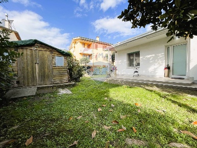 Foto Villa singola in VIA MEZZAVIA, Montegrotto Terme Centro di 143 m²