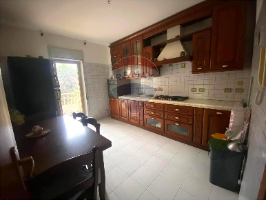 Foto Appartamento in Viale dei Platani, Paternò di 110 m² con 5 locali