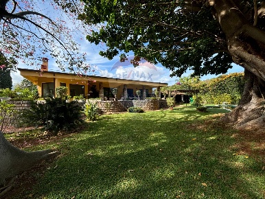 Foto Villa singola in Via Delle Tre Grazie, Palermo Castelforte di 527 m²