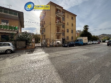 Foto Appartamento in viale crispi, Teramo Centro di 80 m² con 5 locali