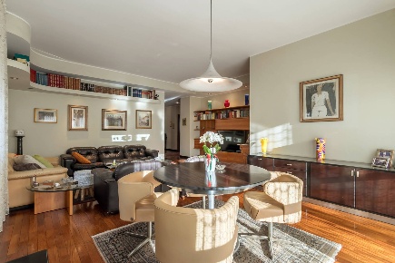 Foto Appartamento in Via Divisione Julia, Bergamo Borgo Palazzo di 191 m²