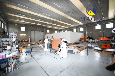Foto Capannone industriale a Controguerra di 490 m² in vendita