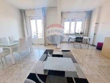 Foto Appartamento in Via Calchi, Pavia Centro Storico di 139 m² in vendita