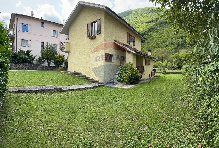 Foto Villa unifamiliare in Via della Badia, Cantiano Chiaserna di 137 m²