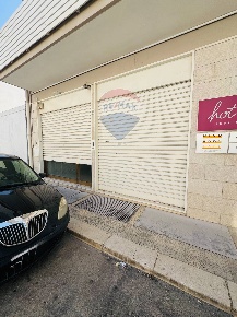 Foto Locale commerciale in Via Sosta San Riccardo, Andria di 438 m²