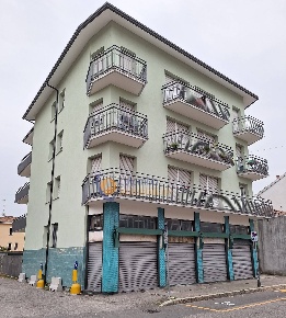 Foto Negozio in via Genova, Busto Arsizio Santissimi Apostoli di 100 m²