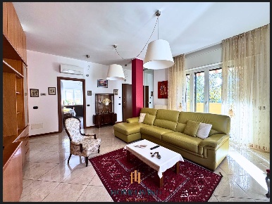 Foto Appartamento in Via Aurelio Saffi, Corsico di 102 m² con 3 locali