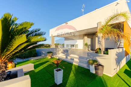 Foto Villa singola in Via Morelli E Silvati, Bari Torre a Mare di 234 m²