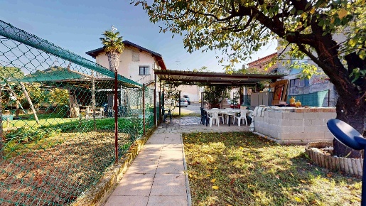 Foto Appartamento in via giuseppe garibaldi, Locate Varesino di 150 m²