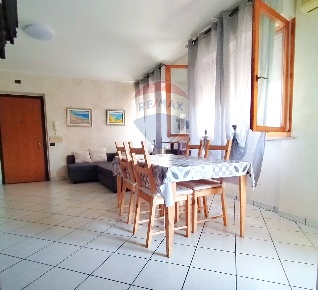 Foto Appartamento a Falconara Marittima Centro di 83 m² con 4 locali