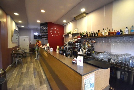 Foto Attività commerciale in piazza MAZZINI, Castano Primo Centro di 100 m²