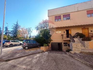 Foto Villa bifamiliare in Via Belgio, L'Aquila Pettino - Cansatessa