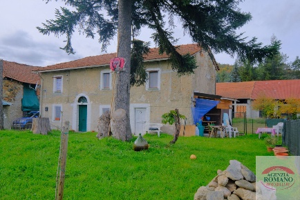 Foto Rustico a Pareto Miogliola di 176 m² con 8 locali in vendita