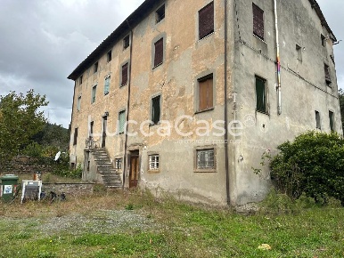 Foto Casale a Capannori Pieve di Compito - Sant'Andrea di Compito di 800 m²