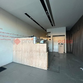 Foto Negozio in DON LUIGI STURZO, Arezzo Pescaiola di 104 m² con 1 locali