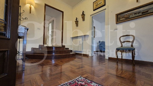 Foto Appartamento in Vicoletto Cappella Vecchia, Napoli Chiaia di 140 m²
