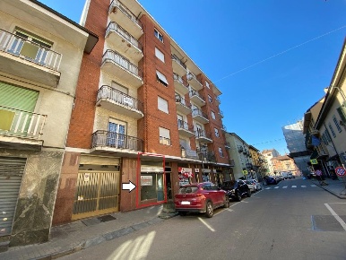 Foto Negozio in Via Amaretti 10 bis, Poirino Centro di 32 m² con 1 locali