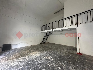 Foto Negozio a Arezzo Porta San Lorentino di 54 m² con 1 locali in affitto