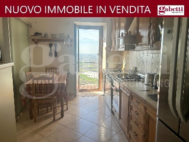 Foto Appartamento in Via Cancellieri 2, Sermoneta Centro di 80 m²