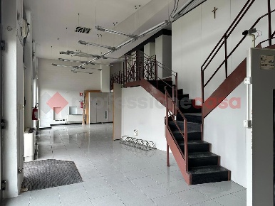 Foto Negozio in Santa Margherita, Arezzo Via Sette Ponti di 196 m²