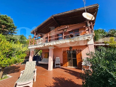 Foto Villa unifamiliare in Contrada Fiumara Guardia 30, Messina di 100 m²