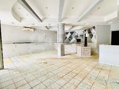 Foto Negozio in Via Giorgio Perlasca 10, Napoli Centro di 95 m² in affitto